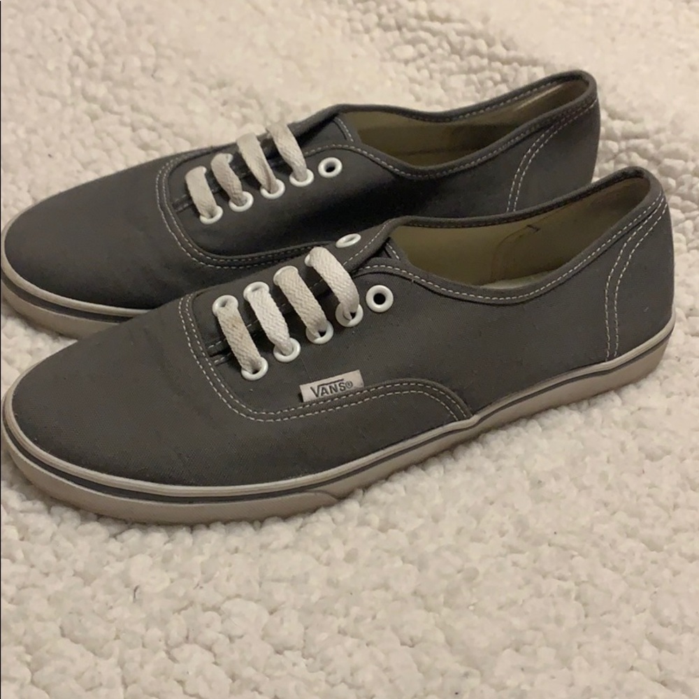 Vans Authentic Core Classics, Gray Women’s US 9